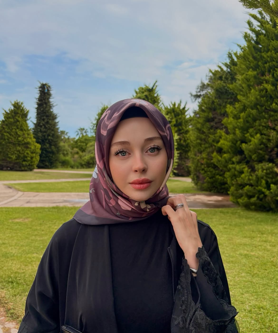 Mercanlı Deneyimsiz Escort Bütün